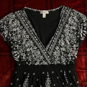 Cute black and gray top in size XL